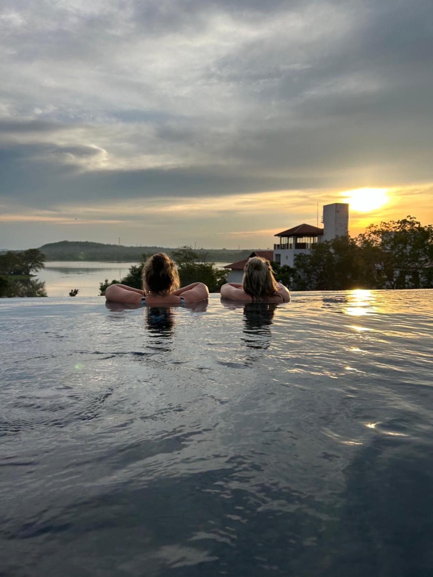 Sundown Lake Hotel & Spa 哈伯勒内 外观 照片